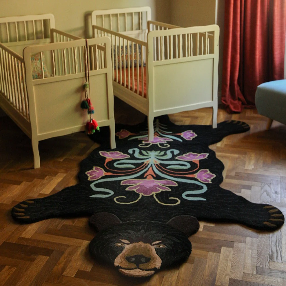 Bloming Black Bear Rug XL - Image 3