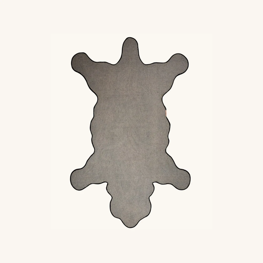 Bloming Black Bear Rug XL - Image 5